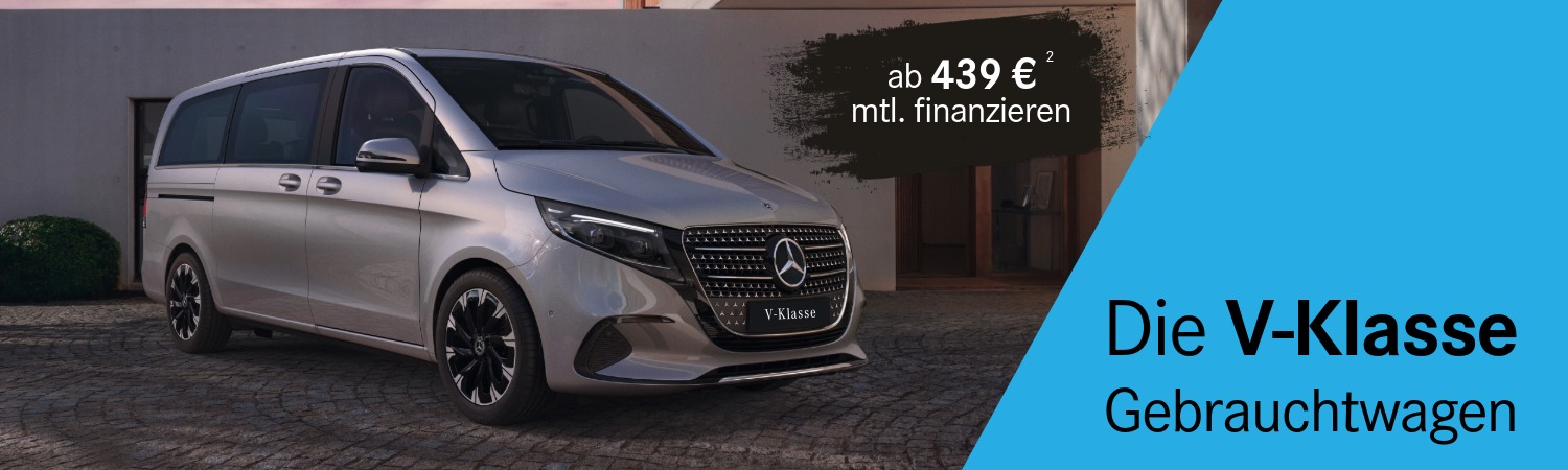 Mercedes-Benz V-Klasse in Frontansicht, silberner Premium-Van vor einem modernen Gebäude mit gepflastertem Hof.