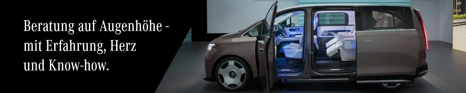 Mercedes-Benz VLE mit geöffneten Schiebetüren zeigt einen großzügigen Innenraum mit beleuchteten Sitzen und digitalem Cockpit; links im Bild steht der Text „Beratung auf Augenhöhe mit Erfahrung, Herz und Know-how.“